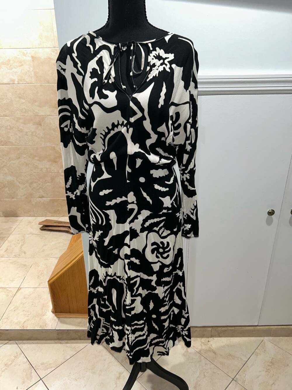 H&M Black and White Abstract Print Long Sleeve Midi Dress